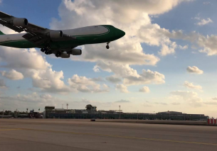 Boeing 747-400 landing in Tel Aviv airport