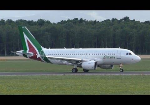 SCUDERIA FERRARI ONBOARD Alitalia Airbus 319 landing at Graz Airport | EI-IMF