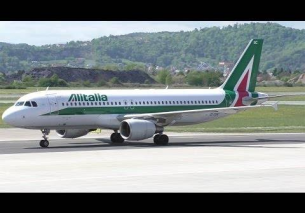 Alitalia Airbus 320 landing and taxiing at Graz Airport | EI-DSC
